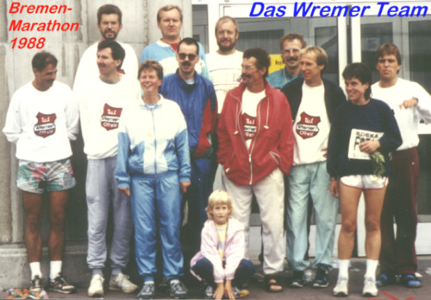 Die zwölf Wremer Teilnehmer beim Bremer Marathon 1988 ...