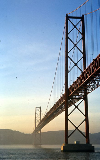 lissabon_bruecke_über_den_tejo.jpg